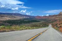 02-scenic_view_along_Utah_95_on_way_to_Natural_Bridges_NM