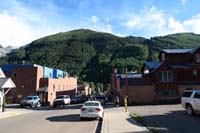73-pretty_scenery_from_town-gondola_ride_towards_the_right-stopped_for_ice_cream
