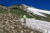 081-Kenny_playing_with_high_alpine_snow