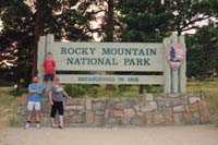 117-family_photo_at_Rocky_Mountain_NP_entrance_sign-finally_got_around_to_getting_it_done