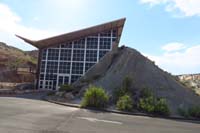 007-Quarry_Exhibit_Hall_is_literally_built_around_the_rock_containing_the_fossils