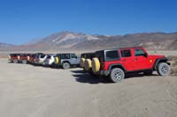55-lots_of_rental_Jeeps-most_of_the_dumb_tourists_didn't_walk_out_to_good_stuff-only_edge_and_were_'happy'
