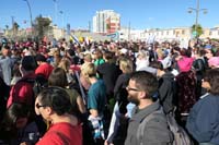 24-panoramic_of_crowd_just_before_march_starts