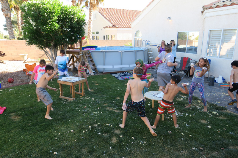 080-cake_food_fight