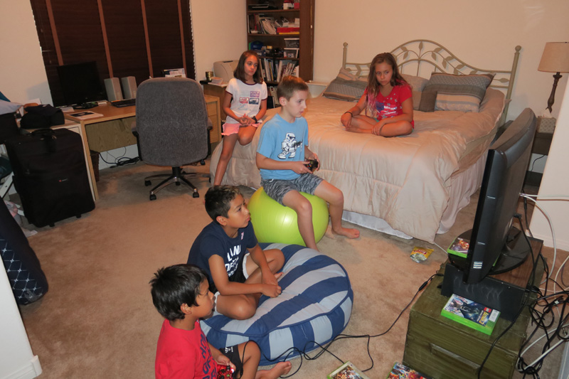 03-kids_playing_video_games