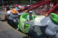 36-Kenny_is_ready_to_enjoy_the_Dumbo_ride