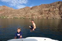 04-stopped_for_a_short_time_jumping_into_the_river-water_is_chilly