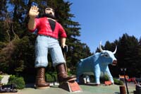 058-Trees_of_Mystery-Paul_Bunyan_and_Babe_the_Blue_Ox