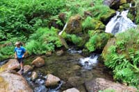 18-Kenny_playing_with_the_water_and_boulder_hopping