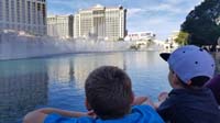 014-Kenny_and_Wade_enjoy_the_Bellagio_Fountains