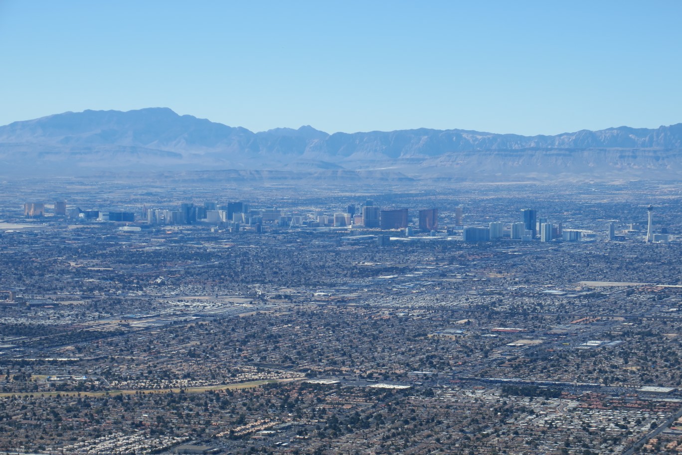 20-zoom_of_Las_Vegas_Strip