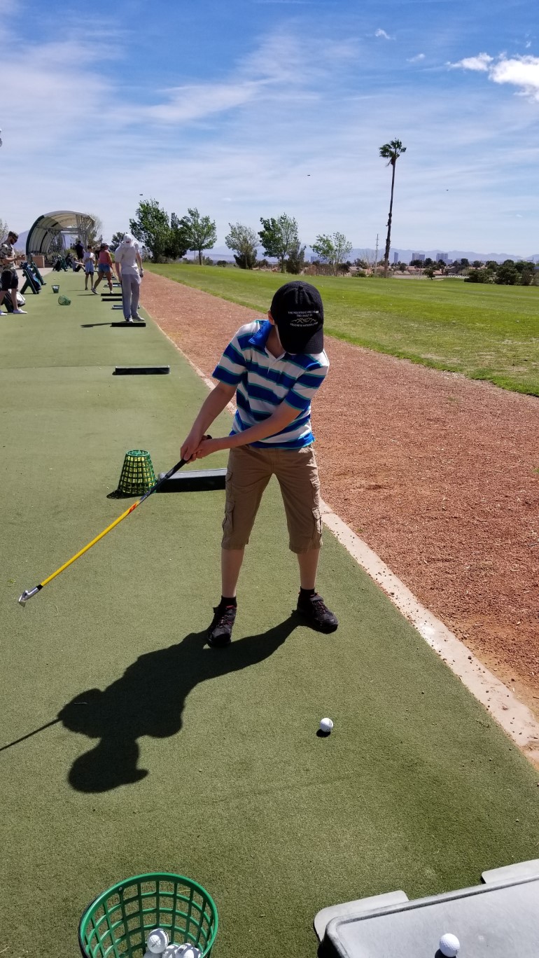 07-Kenny_golfing