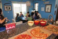 05-lots_of_food_for_the_kids