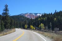 03-on_the_way_to_Cedar_Breaks,cliffs_with_snow