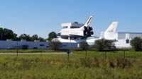 03-mockup_of_shuttle_and_real_747_to_transport_shuttle1