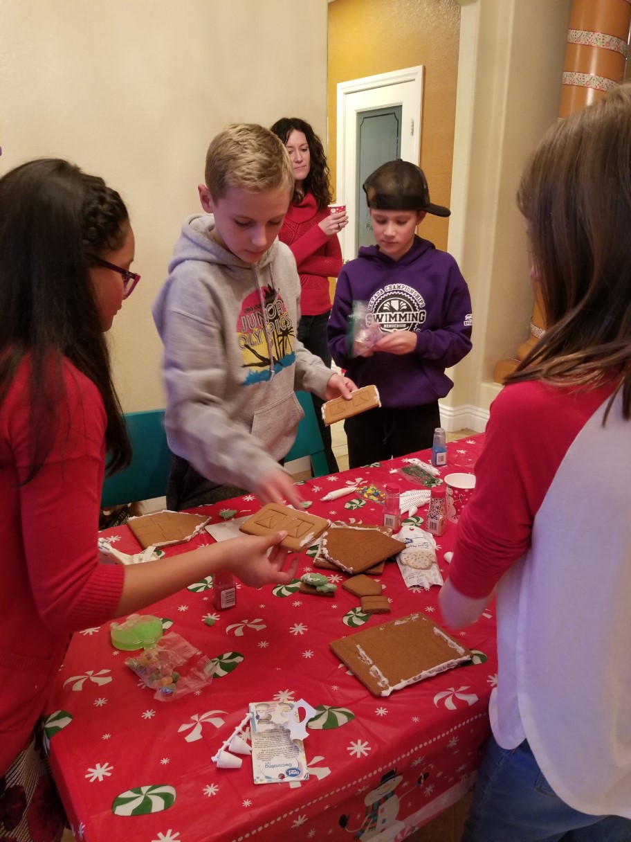 059-building_a_ginger_bread_house