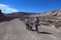 05-family_on_the_trail