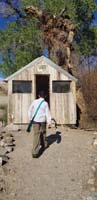 52-Kenny_entering_a_modest_museum