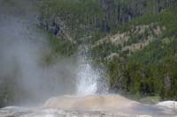 039-cub_geyser,lion_group_doesn't_blow_at_same_time