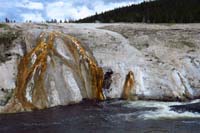 114-Firehole_River_and_mineral_deposits_along_river_bank