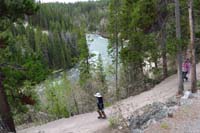 01-heading_down_the_Brink_of_Lower_Falls_trail