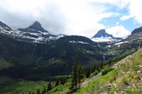 28-glacial_feature-two_hanging_valleys_due_to_former_tributary_glaciers