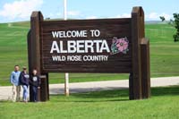 09-family_at_Alberta_Canada_welcome_sign