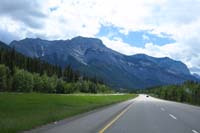 14-scenery_along_highway_to_Banff
