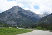 16-scenery_along_highway_to_Banff