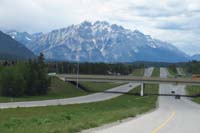 19-scenery_along_highway_to_Banff
