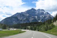 21-scenery_along_highway_to_Banff