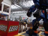 070-Lego_store_big_characters