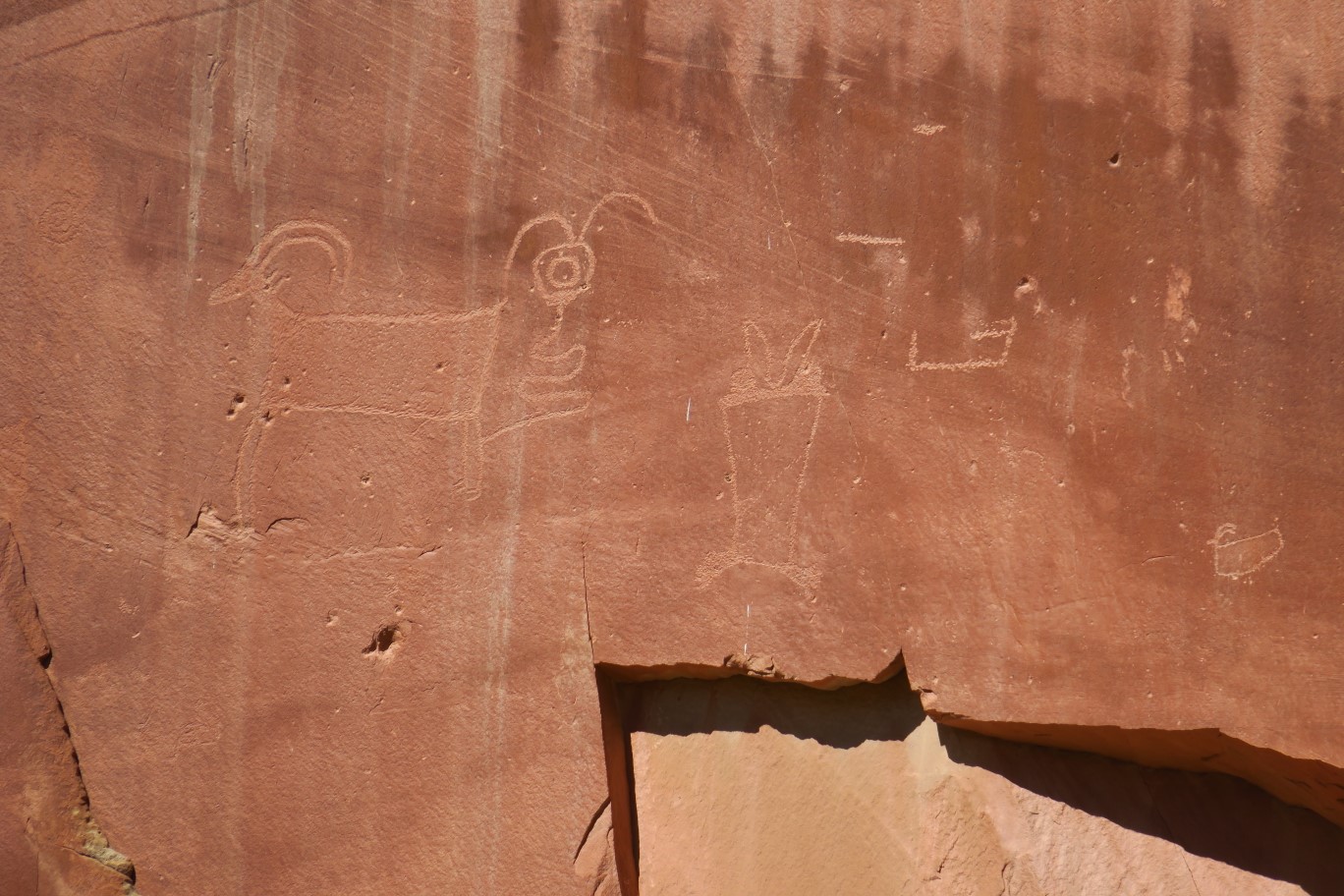 048-Petroglyph_Panel_petroglyphs