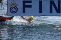 63-Kenny_touching_the_finish_line_sensor_with_the_hand_containing_his_sensor