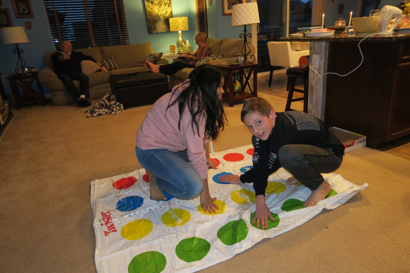 14-twister_fun_after_dinner