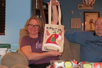 25-Mommy_happy_to_receive_a_shopping_bag_Kenny_made_at_school