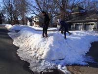 19-Brooke_and_Kenny_playing_in_the_snow_in_front_of_MN_Meyer_family_home