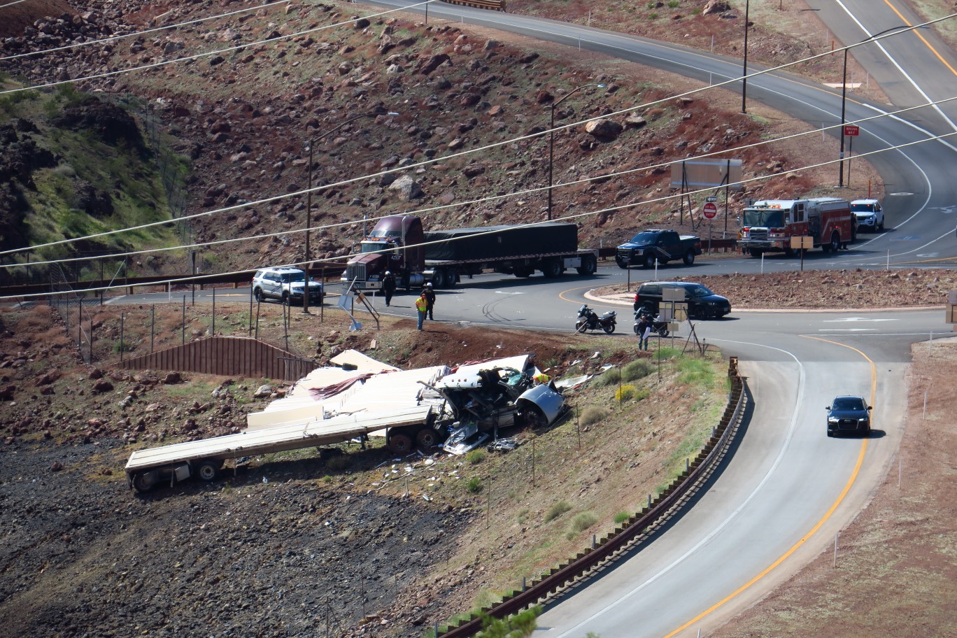 18-Hoover_Dam-Goldstrike_intersection-semi_overturned-20200311C