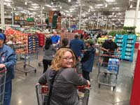 22-checkout_line_started_in_back_of_building-took_only_40_minutes