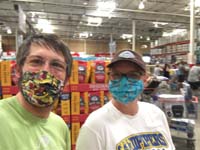 02-Daddy_and_Mommy_wearing_our_masks