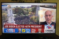 05-amazing_crowds_gather_in_front_of_the_White_House_to_celebrate