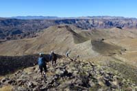 21-group_continuing_on_along_ridge_to_Jelly_Peak