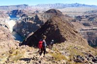 11-Sierra_and_Kenny_leading_the_way_to_Hoover_Point,great_views_of_Hoover_Dam,Laszlo_on_next_false_peak