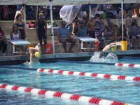 08-starting_the_200m_backstroke-from_Jo