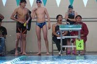 11-talking_with_teammate_before_his_race